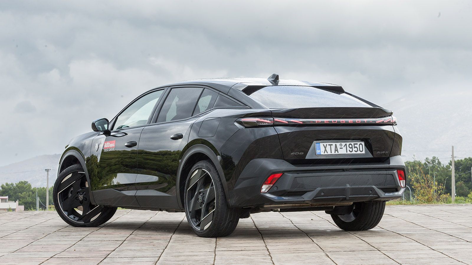 Δοκιμή ανανεωμένου Peugeot 408 PHEV 240 PS: Το ρεύμα σε πάει πιο μακριά